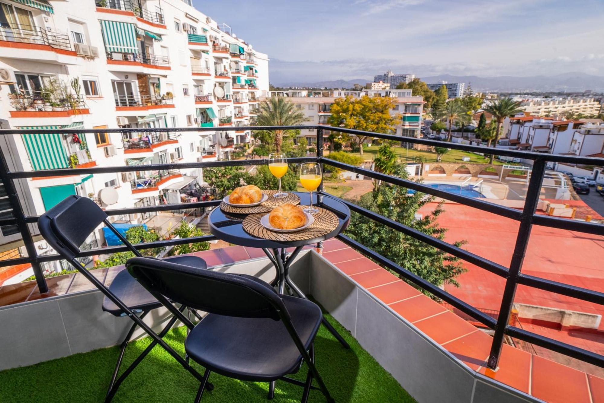 Ferienwohnung Oasis En Playamar Con Piscina Torremolinos Exterior foto